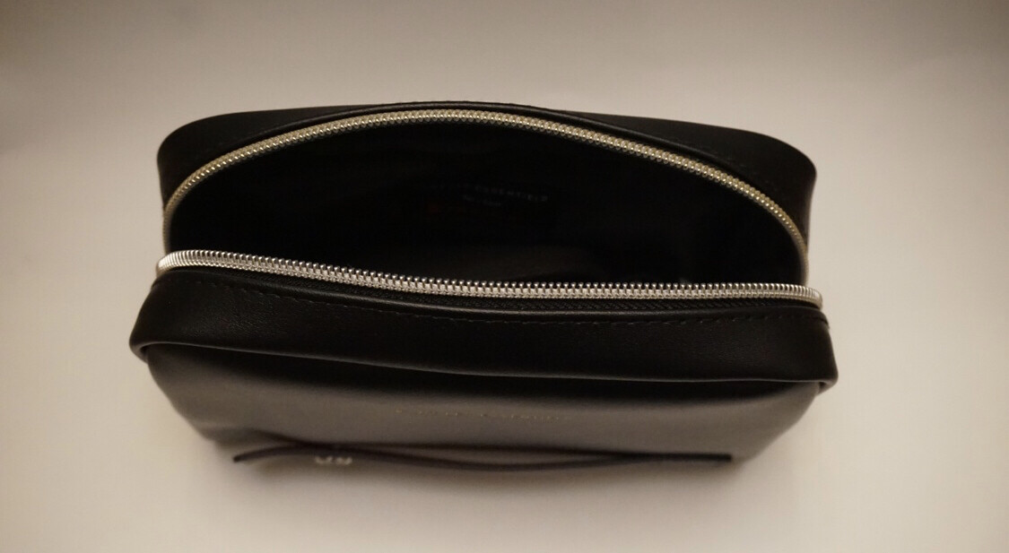 Want Les Essentiels De La Vie Midway Travel Pouch x Air Canada VERY RARE