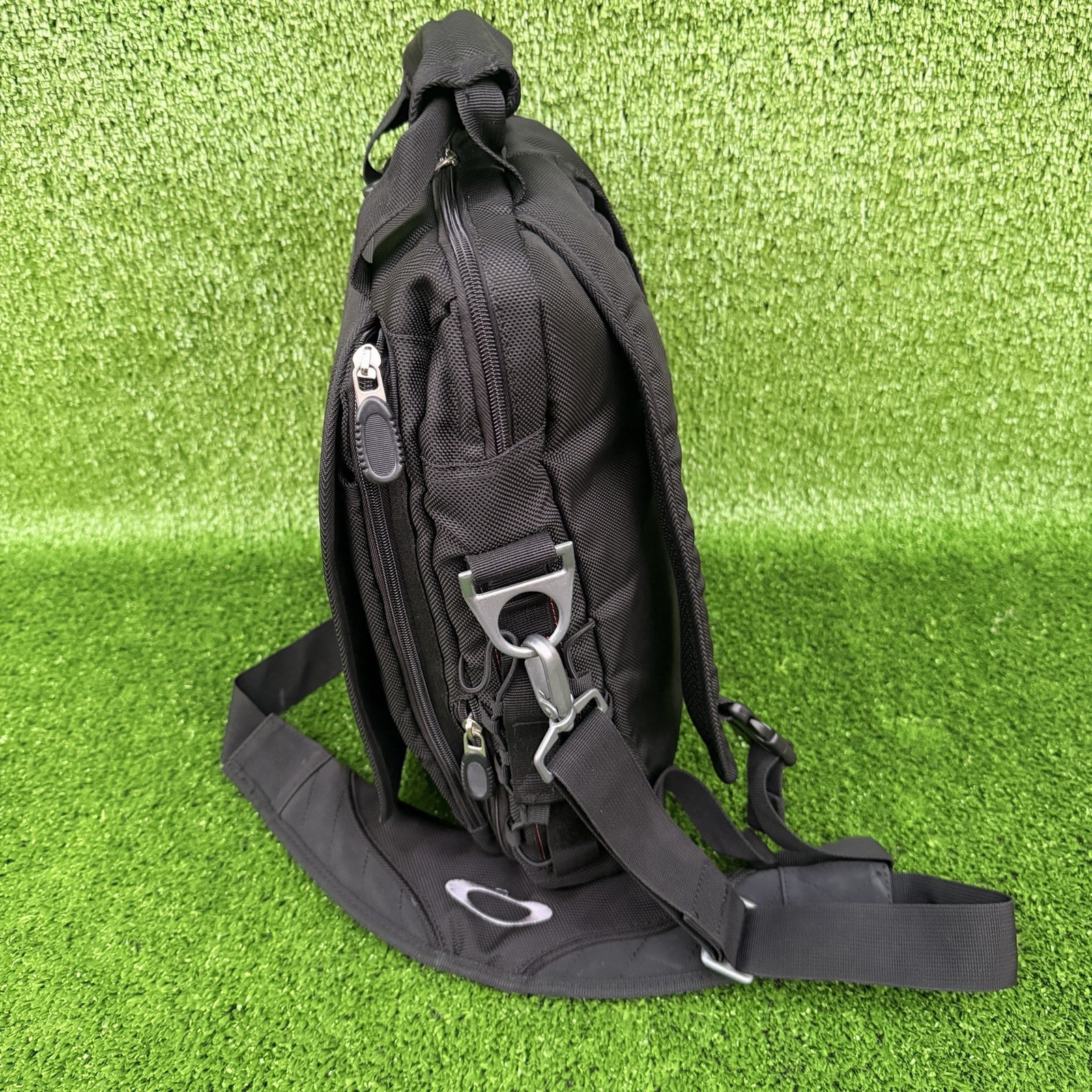 Oakley RARE VINTAGE Tactical Field Gear Vertical Messenger/BACKPACK 2Way Bag Y2K