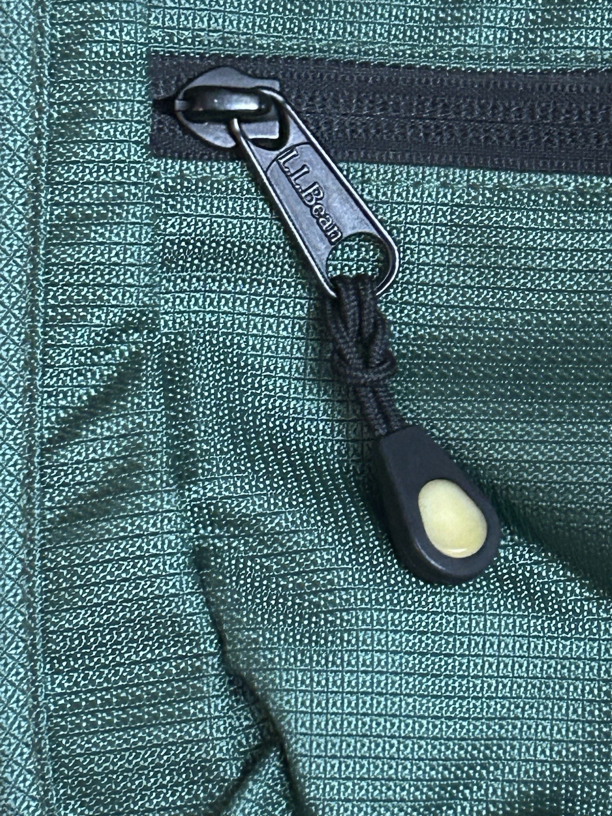 L.L.Bean Green Black Shoulder Travel Bag Adjustable Strap Clip Closure Unisex