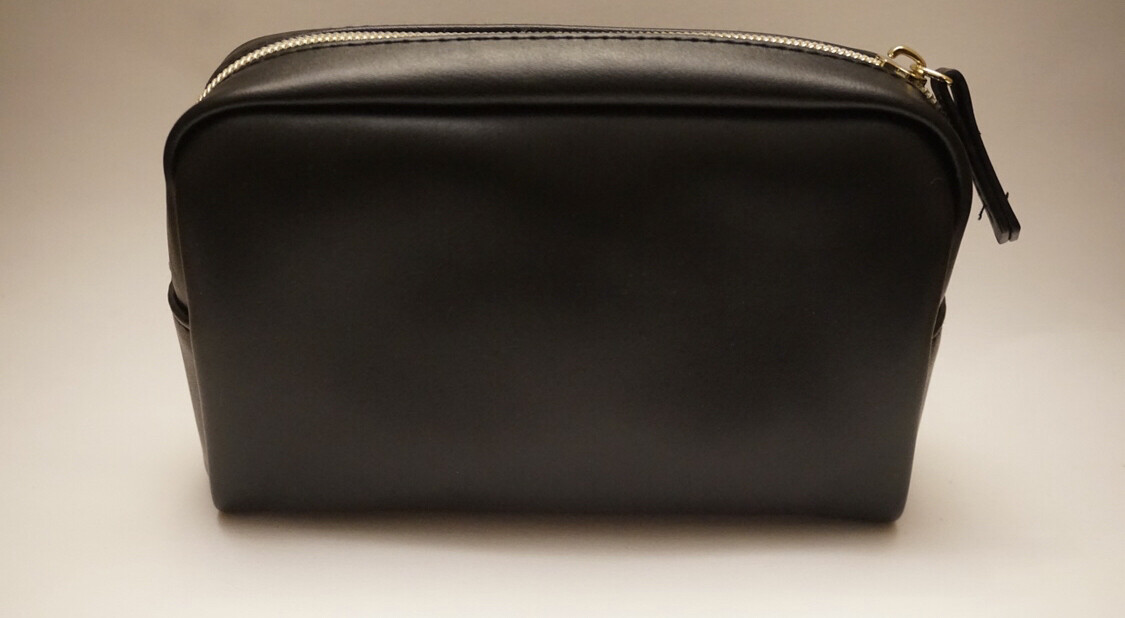 Want Les Essentiels De La Vie Midway Travel Pouch x Air Canada VERY RARE