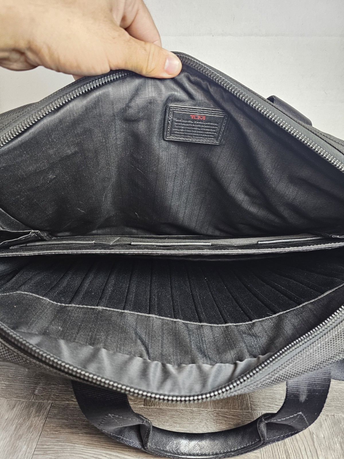 Tumi Alpha 15 inch Expandable Laptop Briefcase – Ballistic Nylon – Black