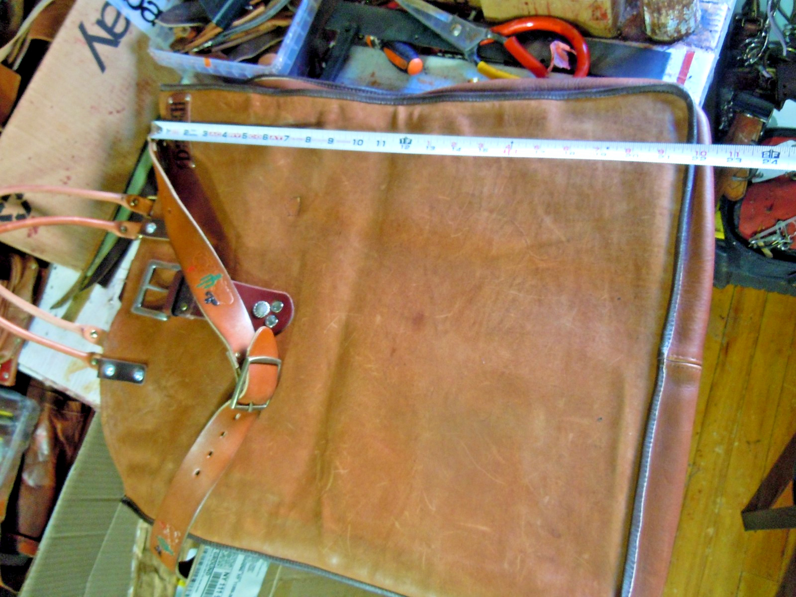 vintage Duluth Trading Co Leather City collection XXL Bag Brown Zipper Shoulder