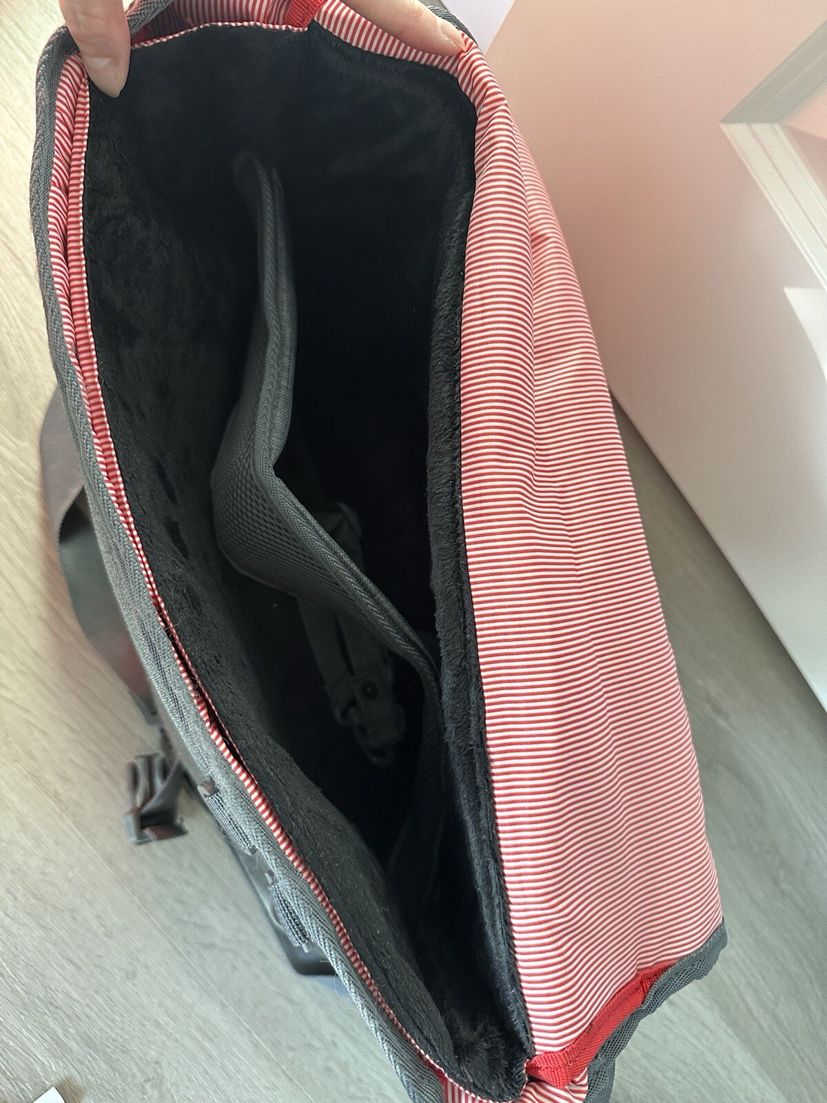 Herschel Supply Co Gray Fully Padded Fleece Lined Laptop Messenger Crossbody Bag