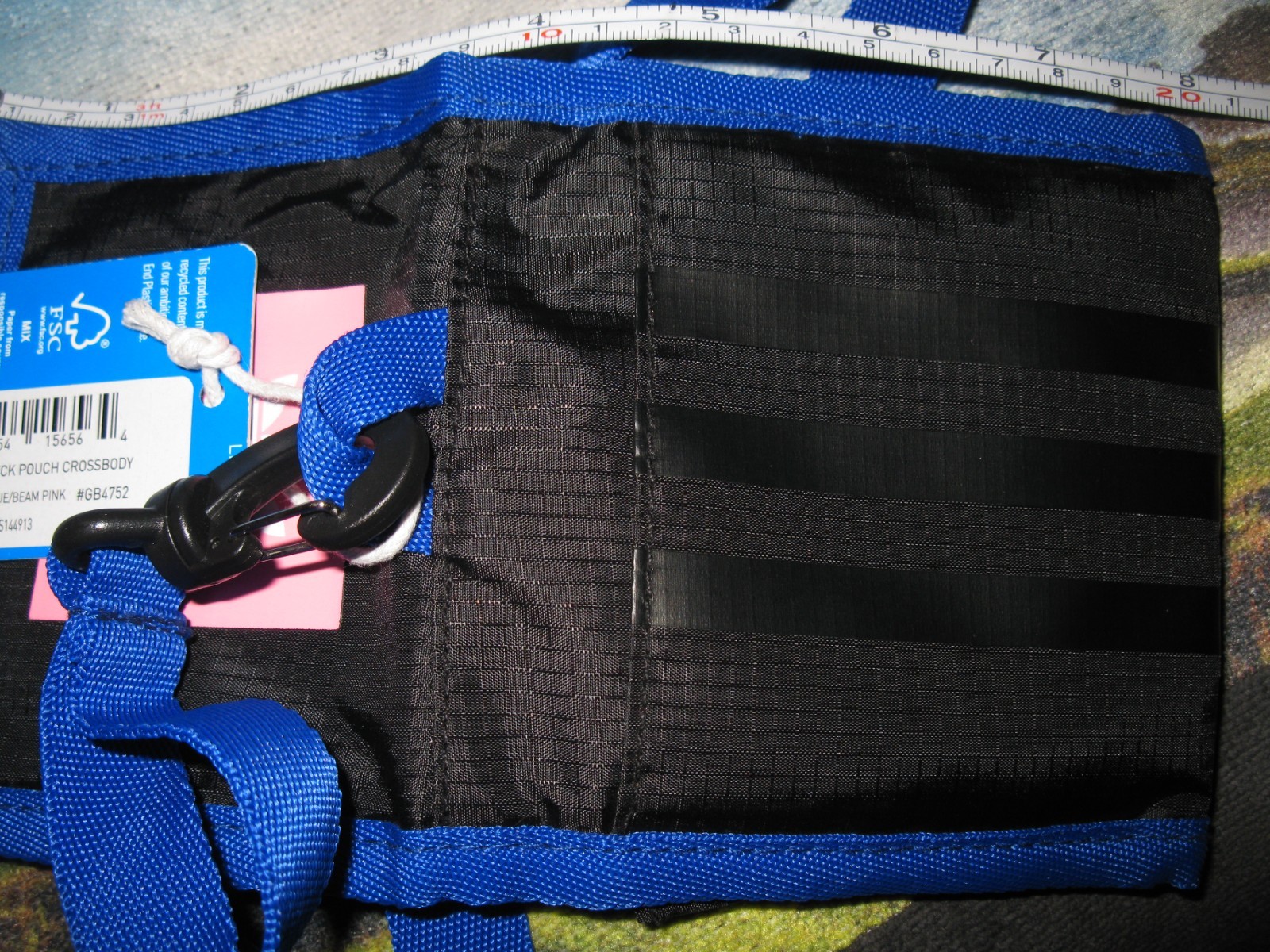 NEW !! Adidas lanyard crossbody bag (style GB4752) with clip on neck strap