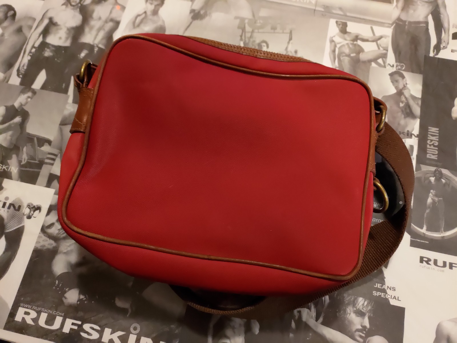 CALVIN KLEIN LEATHER PURSE MESSENGER CROSSBODY SHOULDER BAG. RED. VINTAGE 🌈 GAY