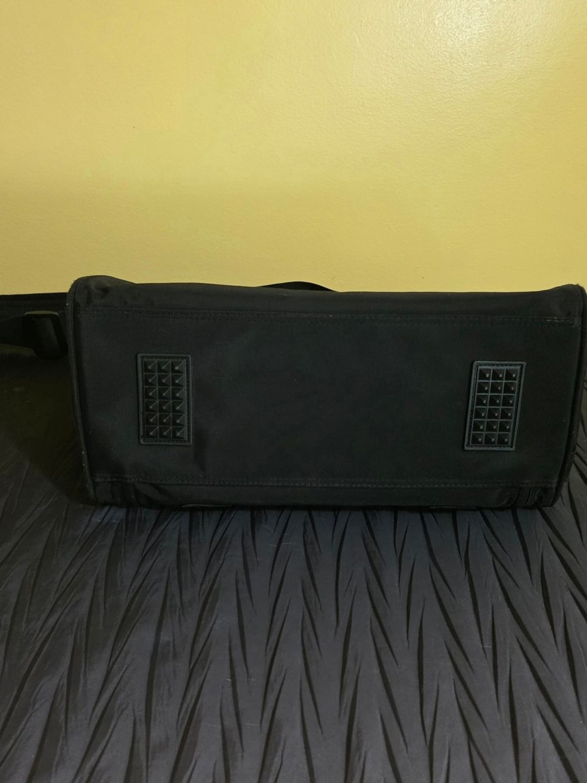 Jeep Black Men’s Messenger Bag – Durable Everyday Carry