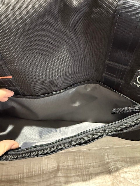Tumi T-Tech Essential Gear Crossbody/Shoulder Laptop Messenger Bag