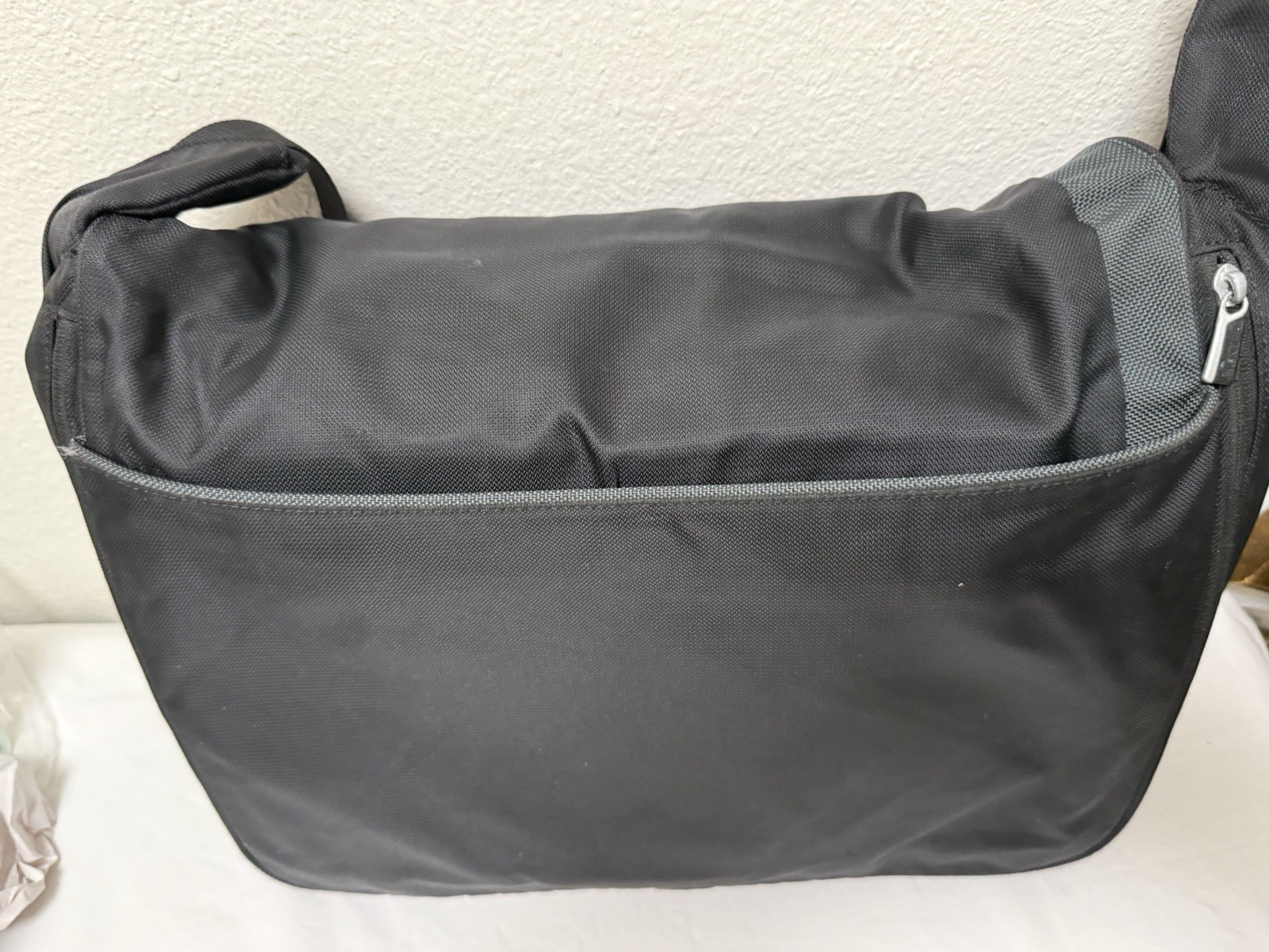 TUMI T-Tech Black Crossbody Laptop Messenger Business Travel Ballistic Nylon Bag