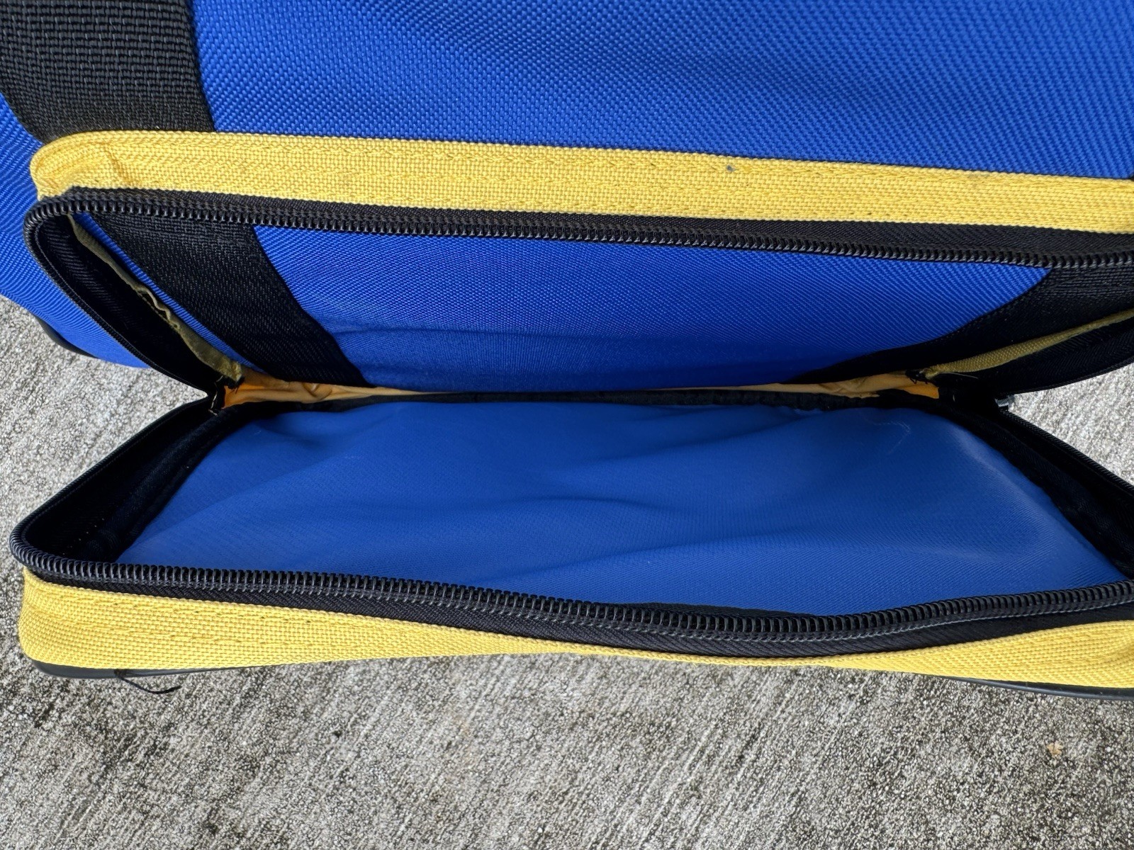 Wrangler Corral West Ranchwear Rodeo Colorblock Duffle Bag Blue Cowboy Western