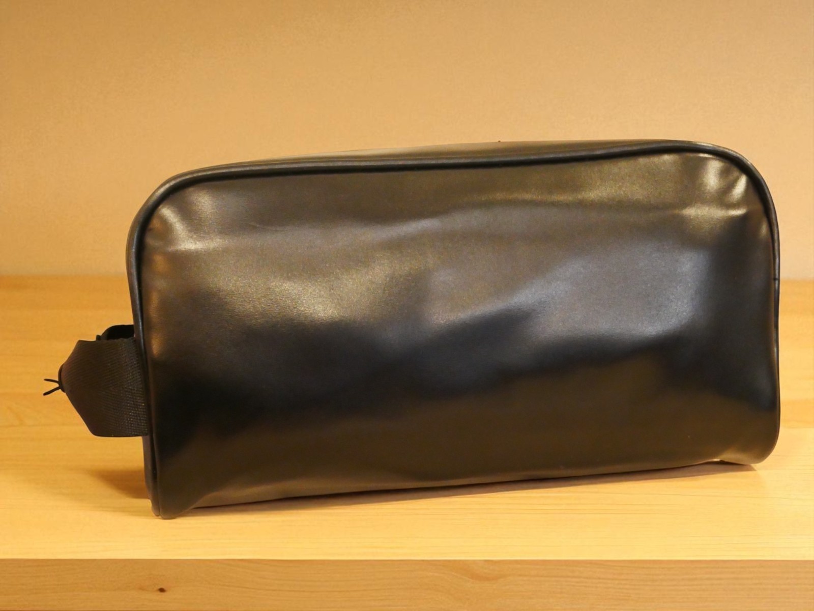 NEW MEDIUM MEN’S GUESS BLACK LEATHER LOGO HANDLE TOILETRY TRAVEL CASE BAG
