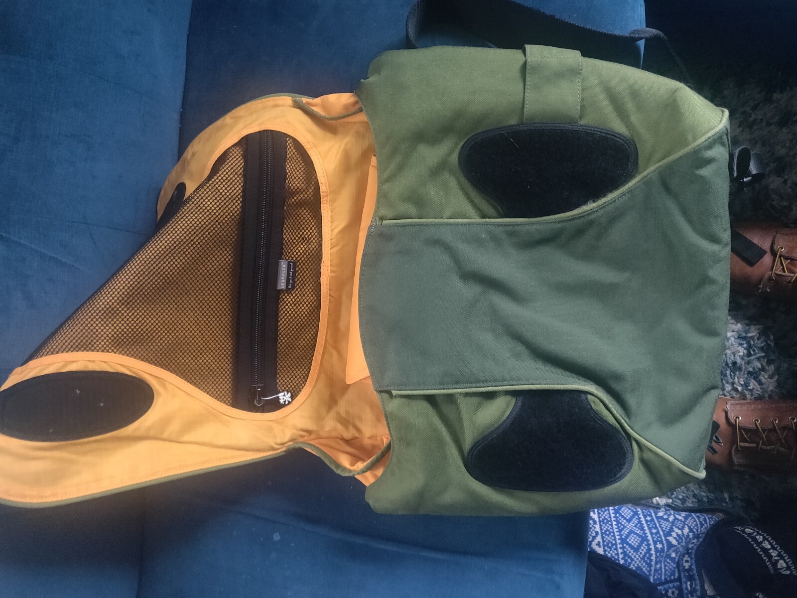 Crumpler “PART AND PARCEL” 15″ Laptop Messenger Bag Weatherproof