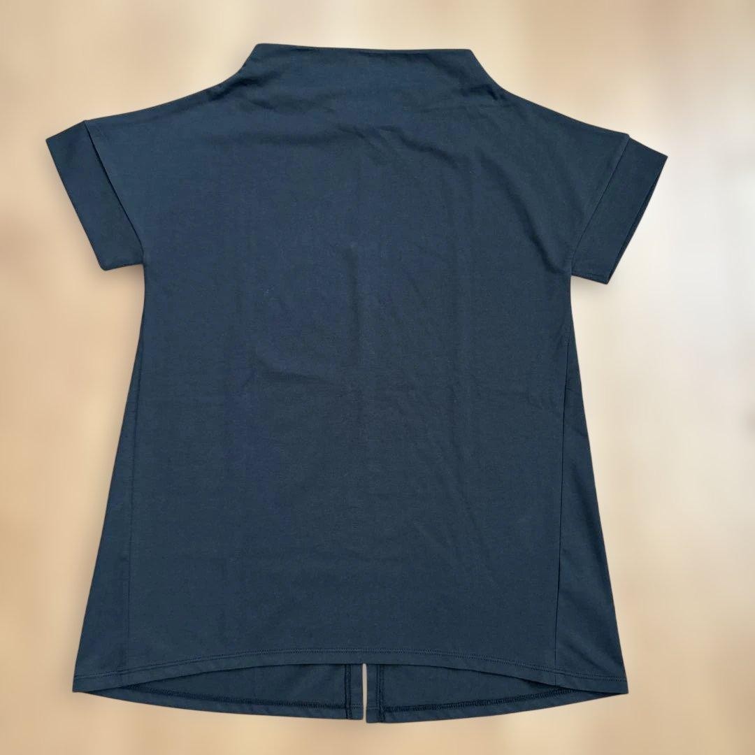 do femme short sleeve cut and sew back vent unused