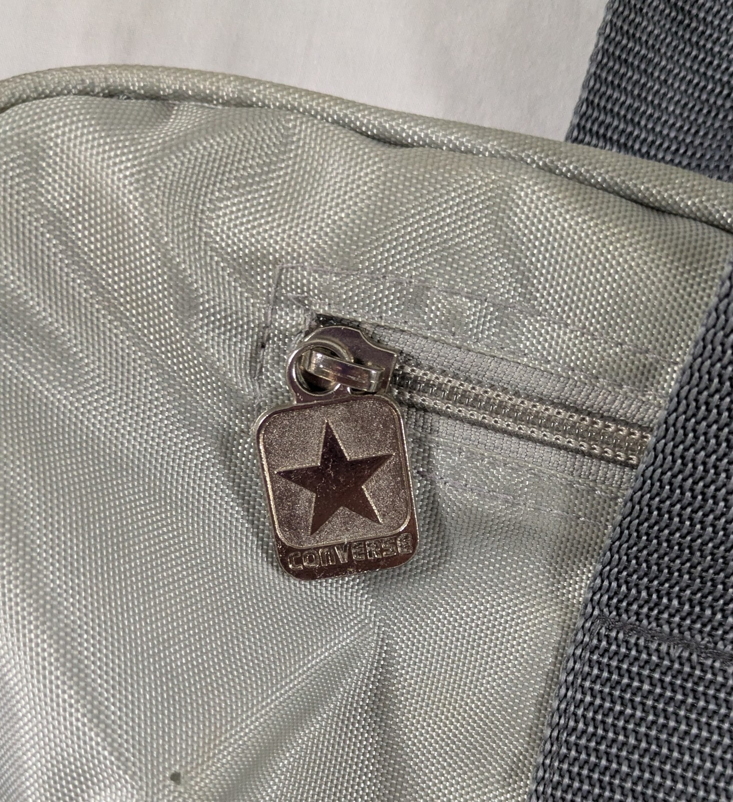 Converse All Star Duffle Gym Bag Gray Logo Zipper Pulls Fold Flat 90’s Vintage
