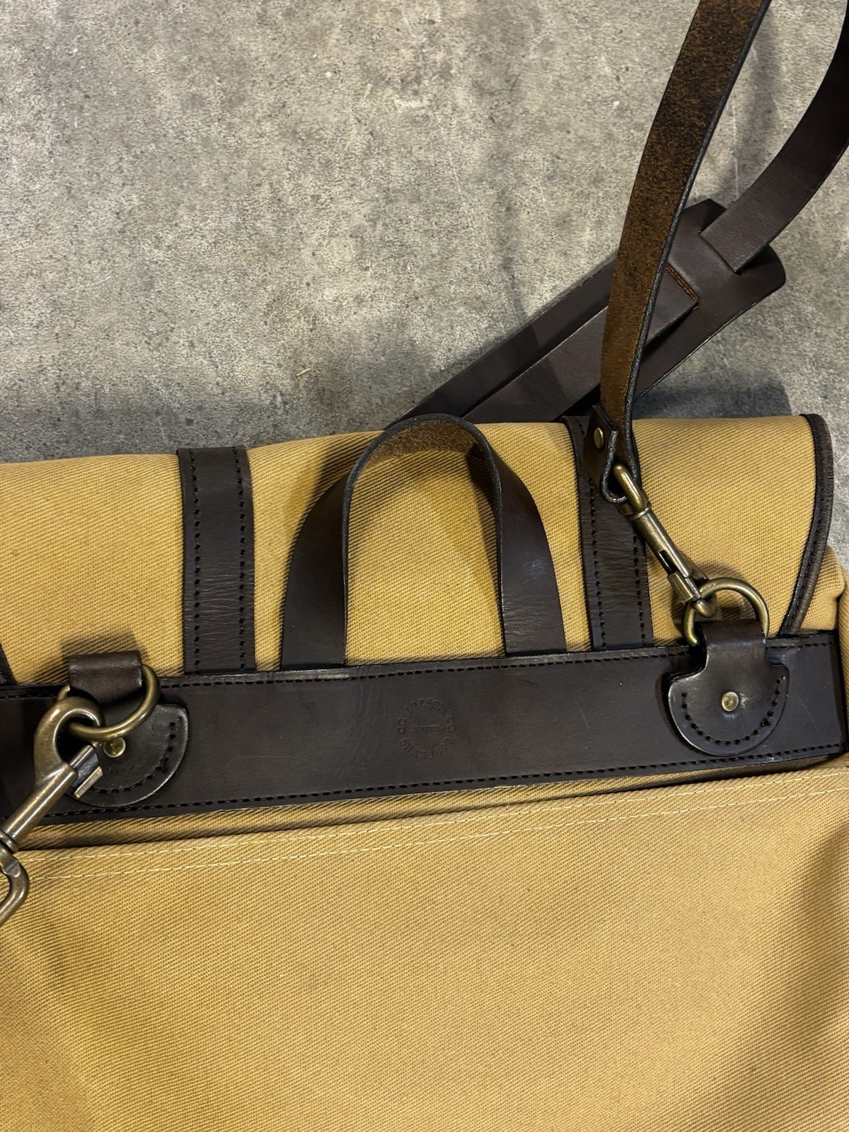 FILSON Medium Field Bag Tan Shoulder Messenger Canvas USA Vintage Embroidered