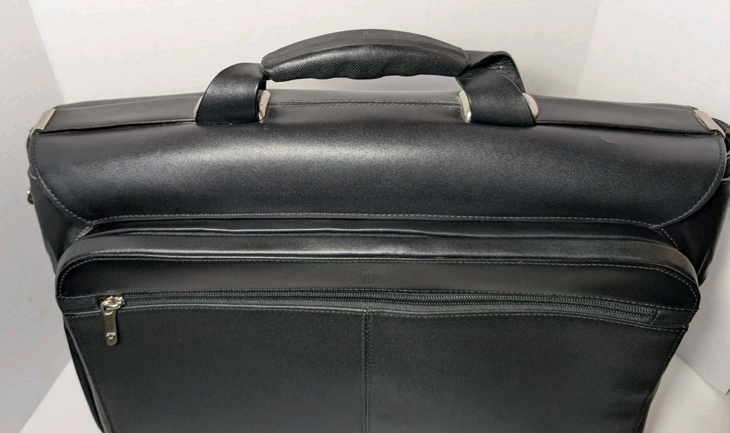 TUMI Business Bag Premium Leather 2952D Brief Case. Super CLEAN!