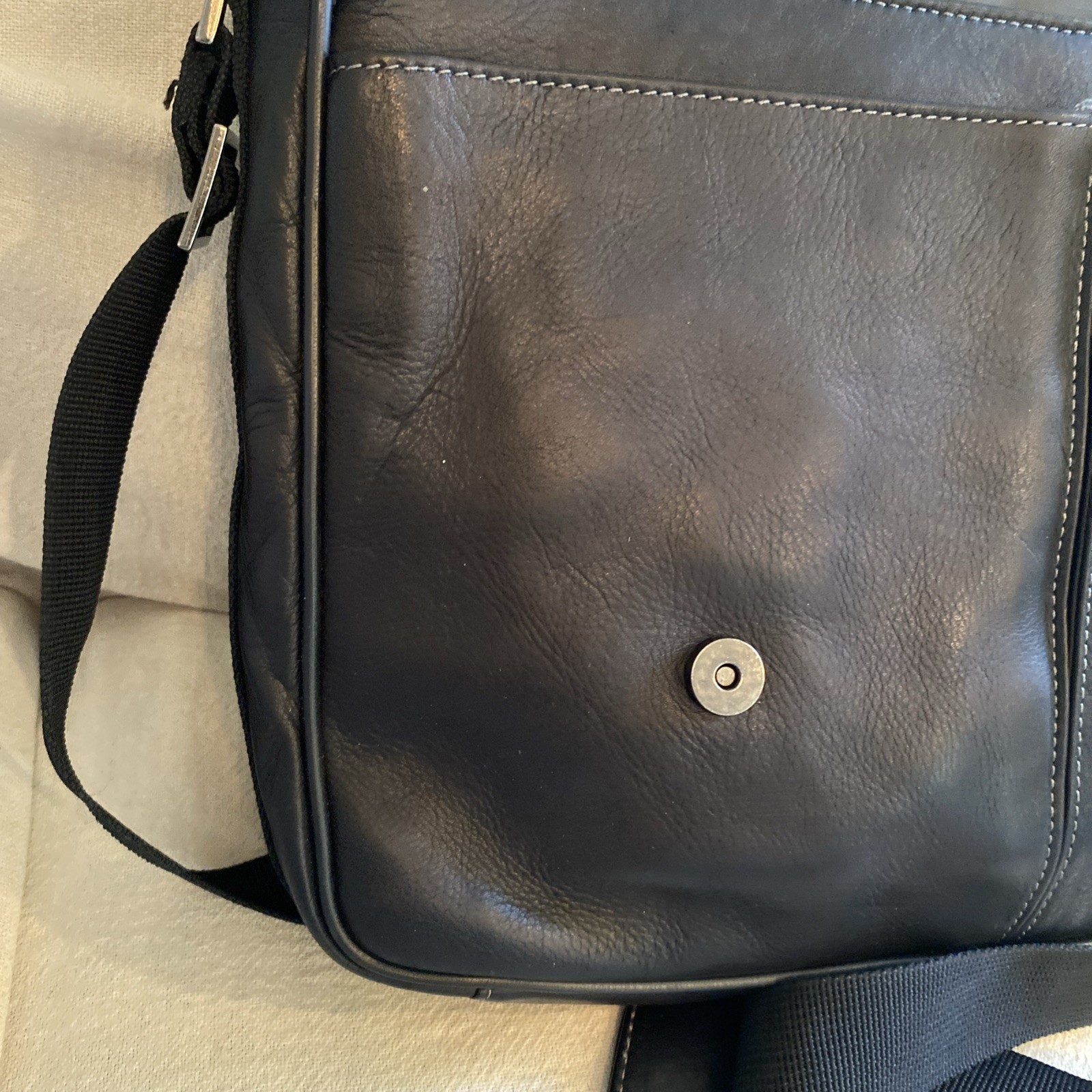 Kenneth Cole Black Leather Reaction Manhattan Messenger Satchel Bag