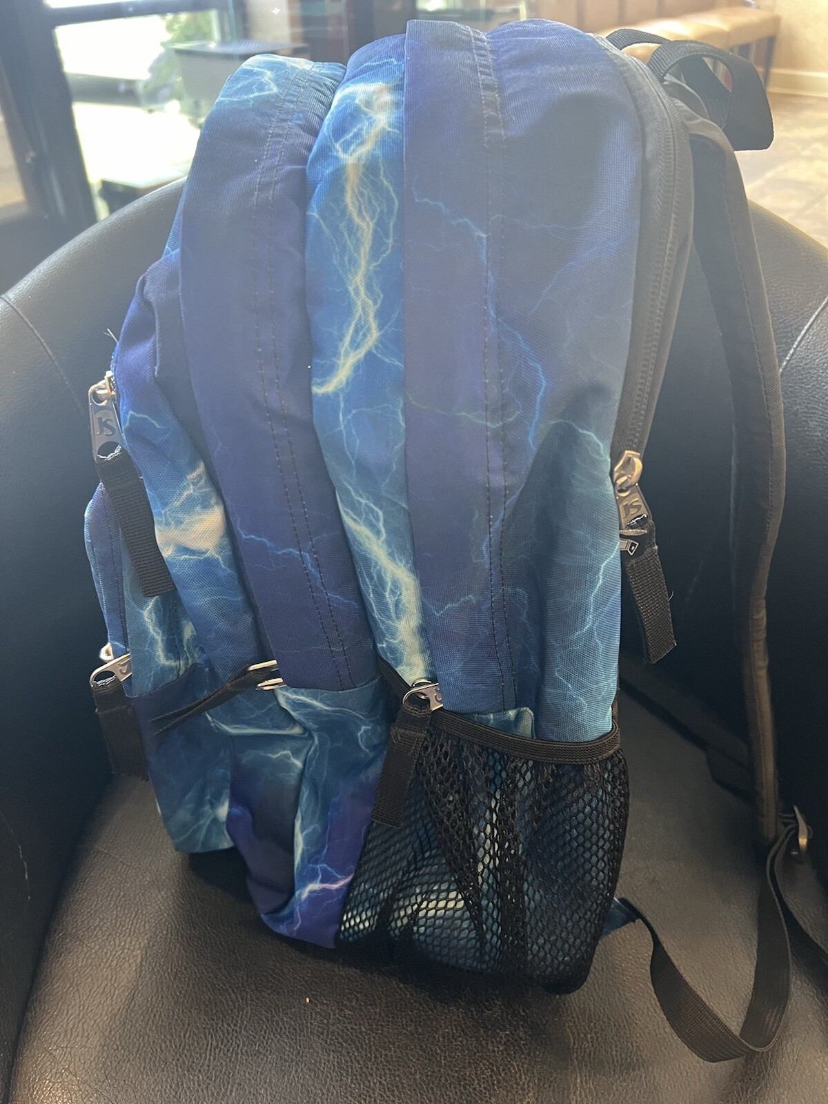 JanSport JS0A47AK Student Big Backpack 2100 cu in 34L 17 x 13 x 7.5 in
