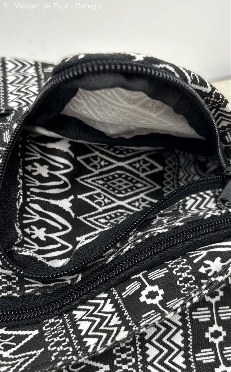 Kavu Rope Sling Crossbody Backpack Black and White Geometric Design Black Zipper