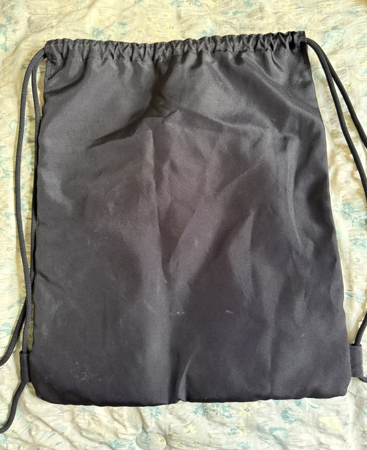 Under Armour UA Ozsee Sackpack Drawstring Gym Bag Black Gold Hex Mesh Honeycomb