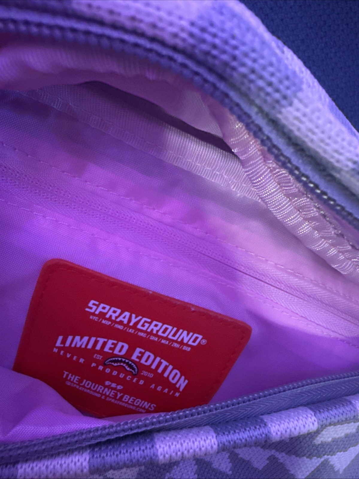 Sprayground SOLD OUT! knit Sharks In Paris In Cream Crossbody. READ DESCRIPTION