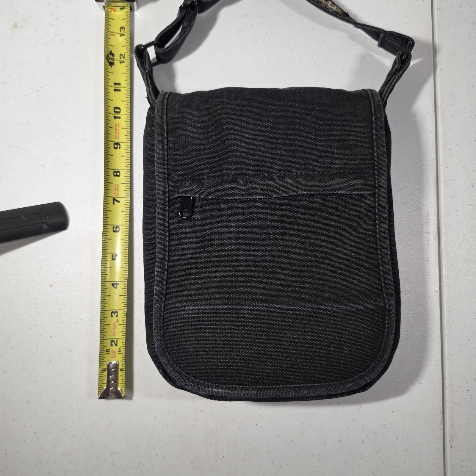 KAVU Kicker Canvas Crossbody/Messenger Bag With Flap Closure. Black. READ..