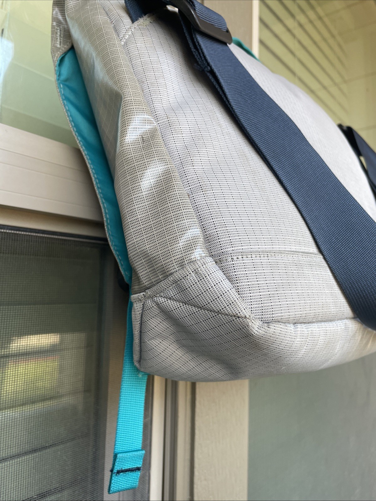 RARE Patagonia Black Hole Messenger 12L Bag Grey Turquoise Green Laptop 49321