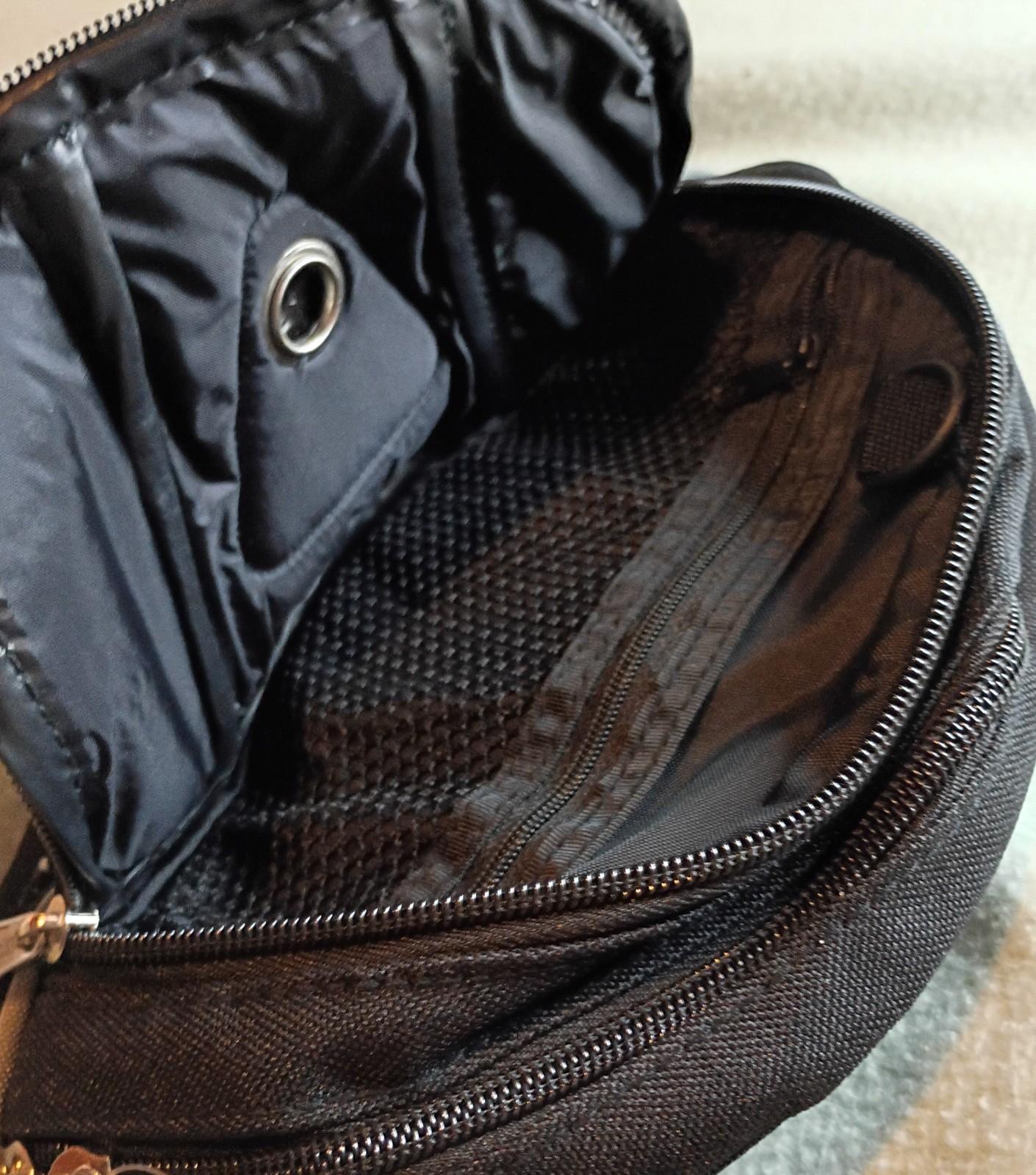 Vintage Eastsport Black Fanny Pack Belt Bag~2 Zipper Pockets CD Holder 10″ x 7″