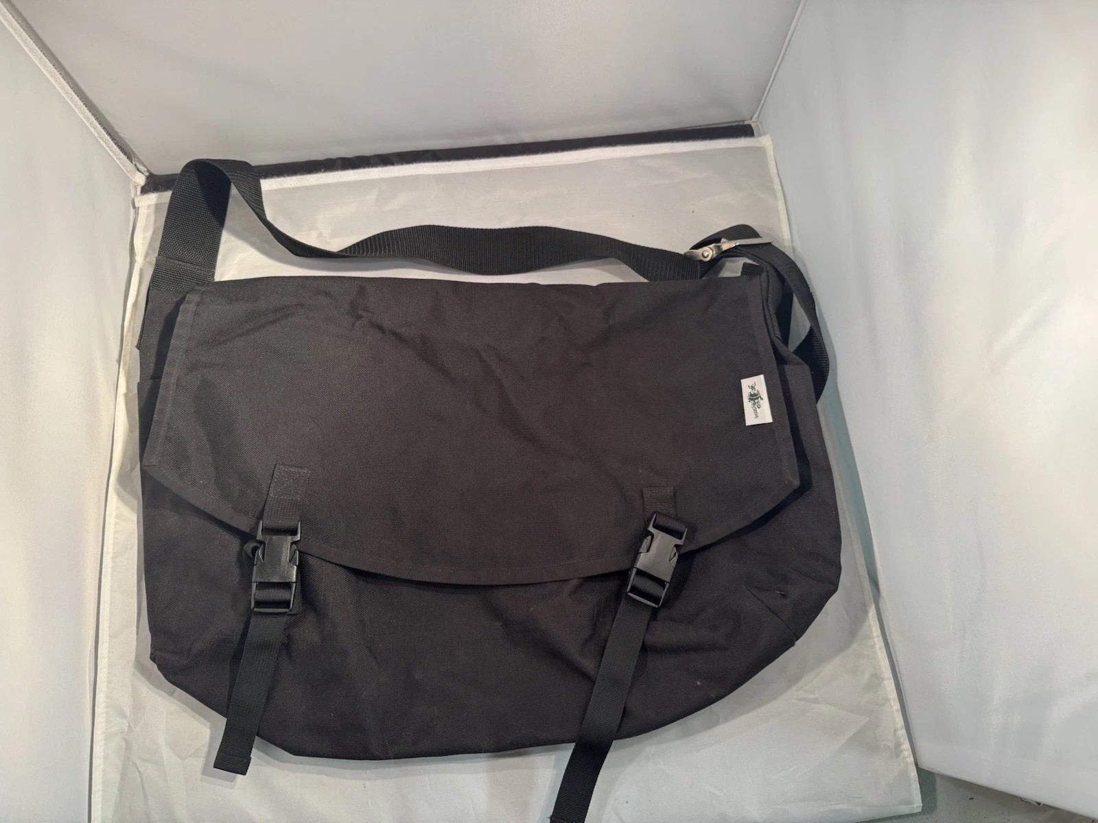 Courier Ware The Boss Messenger Bag. Black, Size Medium Excellent