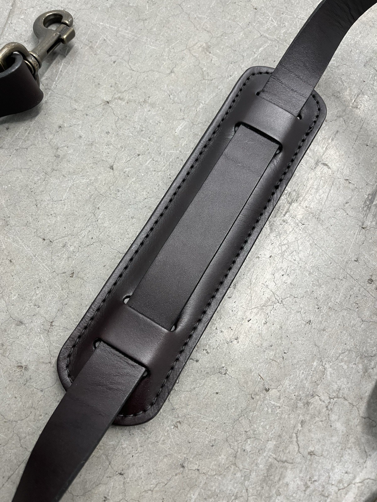 Filson Bridle Leather Brown Padded Soulder Strap Medium – Excellent Condition
