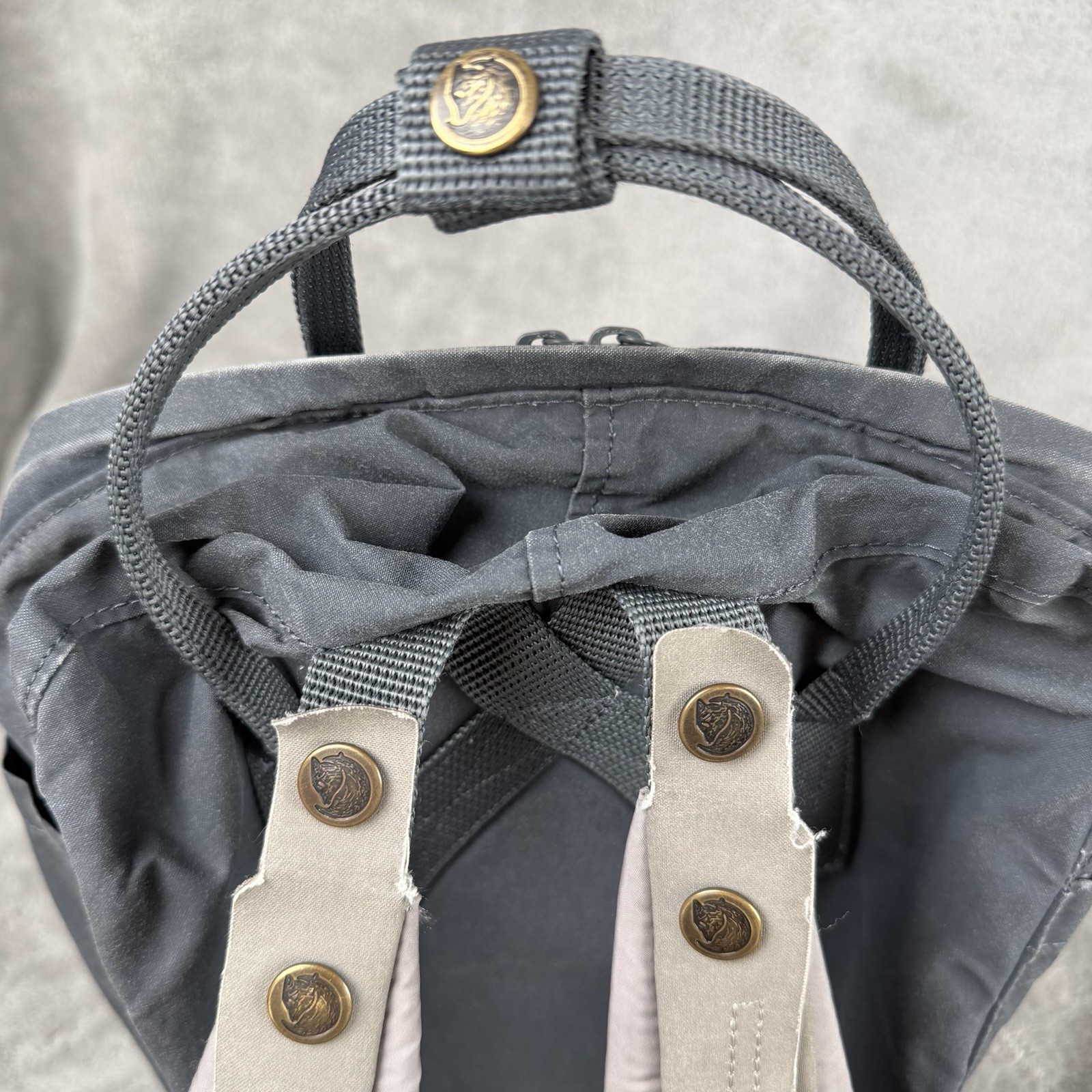 Fjällräven Kanken Backpack Gray With Removable Shoulder Strap Pads