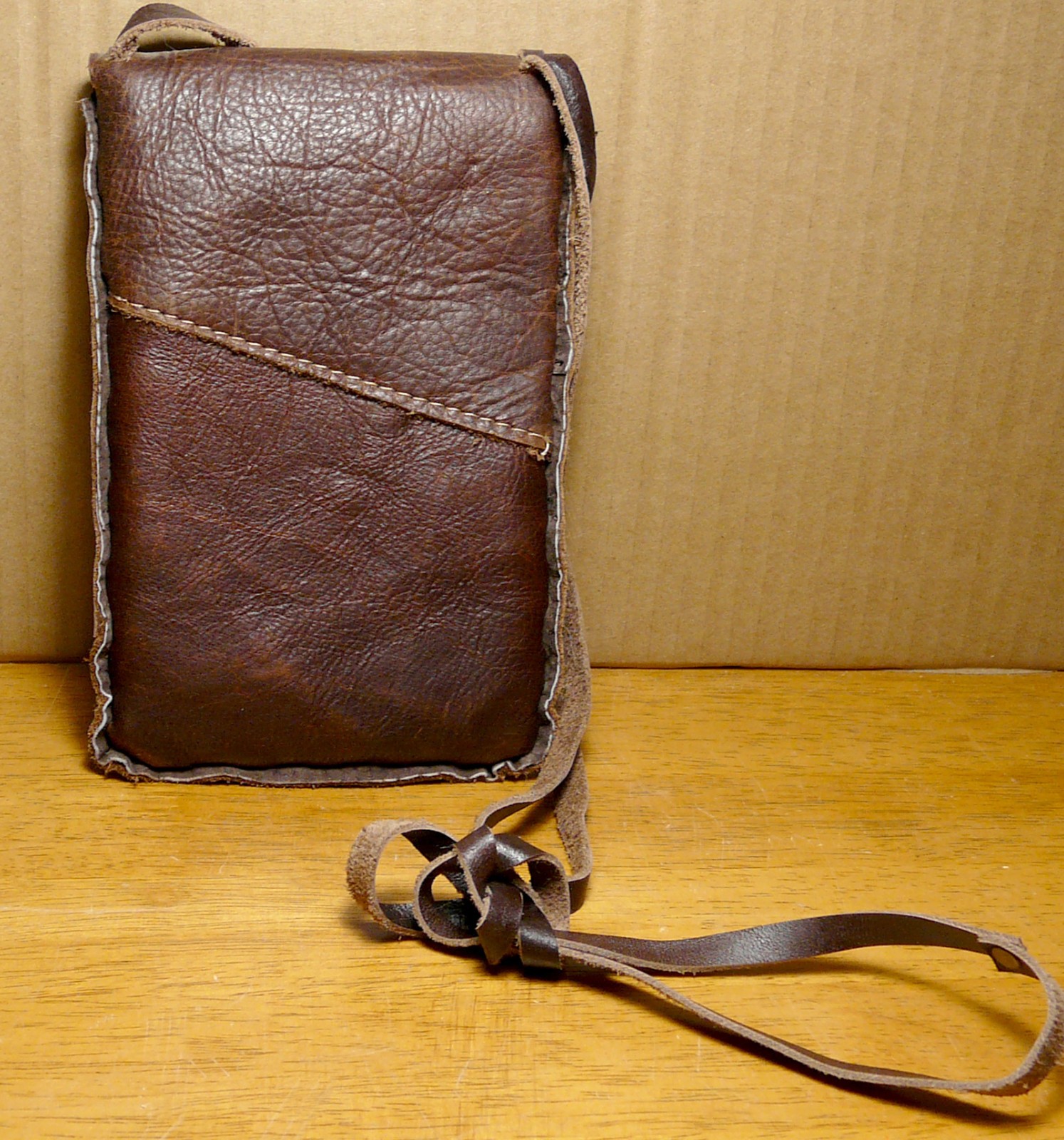 PASSPORT CROSSBODY/NECK POUCH_LIGHTLY DISTRESSED LEATHER_WATER BUFFALO_262946-02