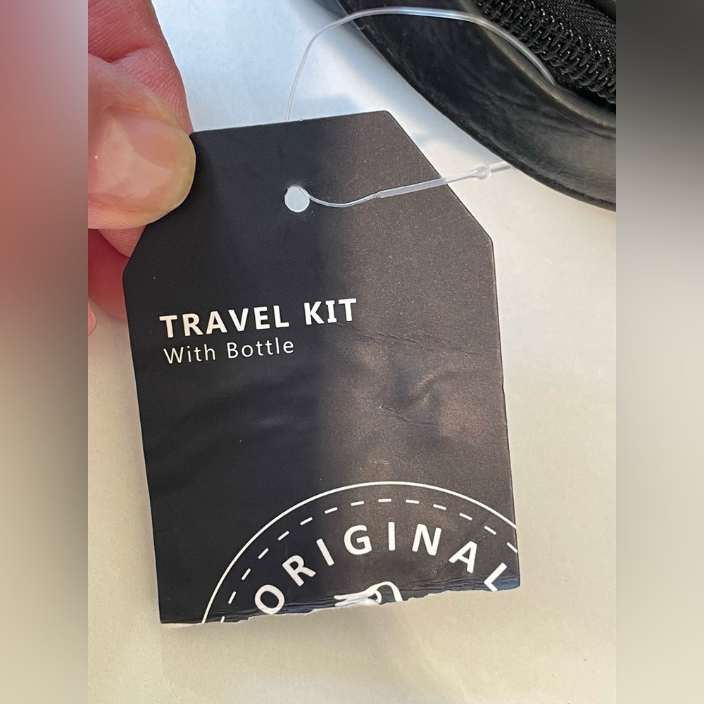 Original Penguin NWT Men’s Travel Kit Classic Black Toiletry Bag with bottle