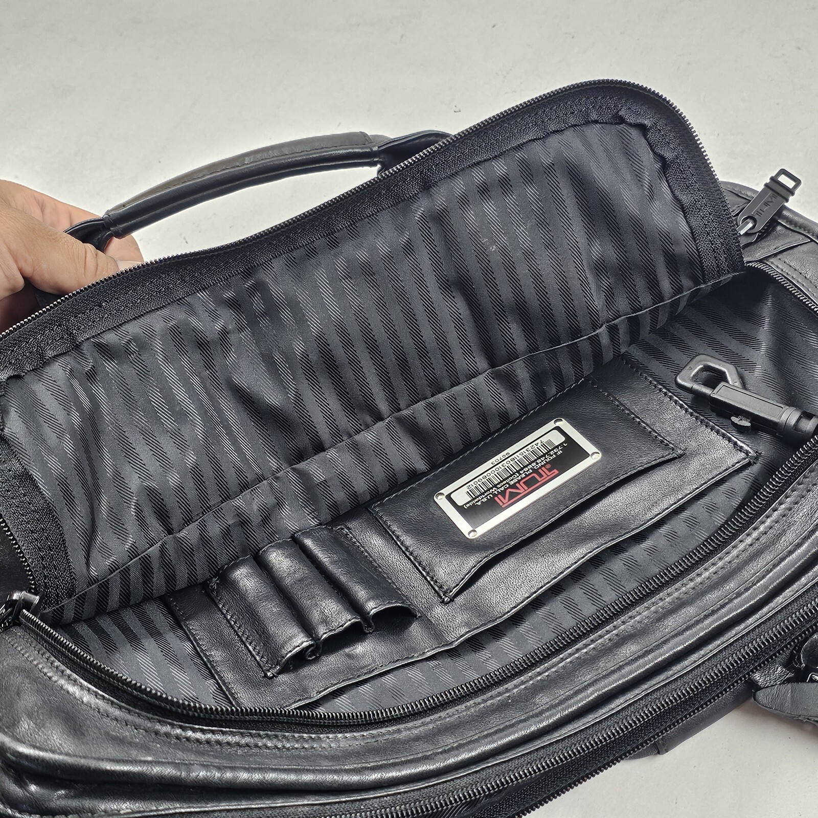 Vintage TUMI Alpha 907D3 Genuine Leather Slim Business Black Double Handles