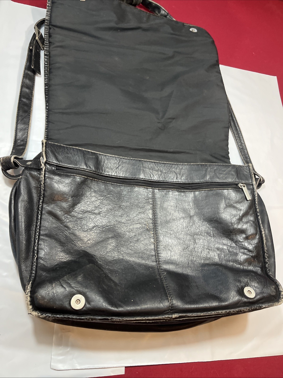Wilsons Leather BLACK Messenger Flap BAG Distressed Grunge office School Retro