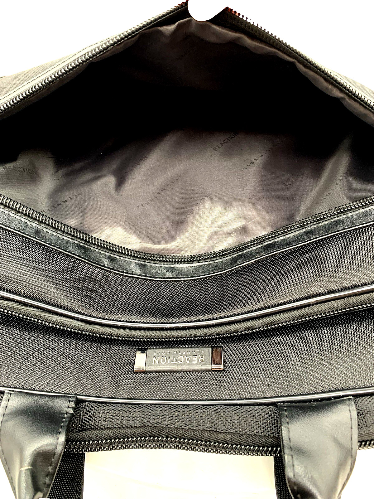Kenneth Cole Reaction R-Tech 536735 Laptop Briefcase Messenger Bag 18.5 x 13 EUC