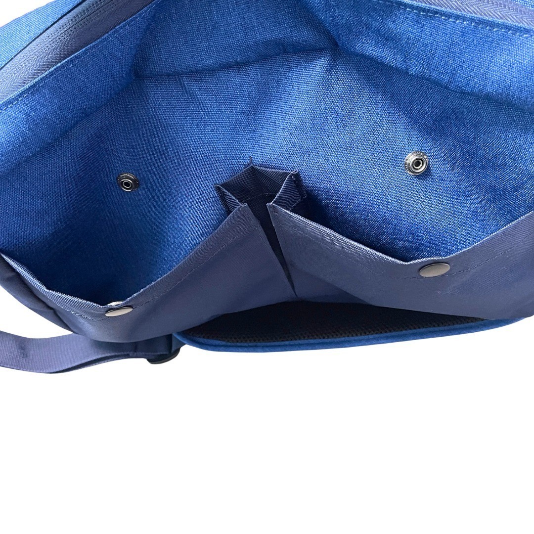 Lands End Everyday Messenger Bag Size 11×15 Laptop Inner Outer Pockets Utility