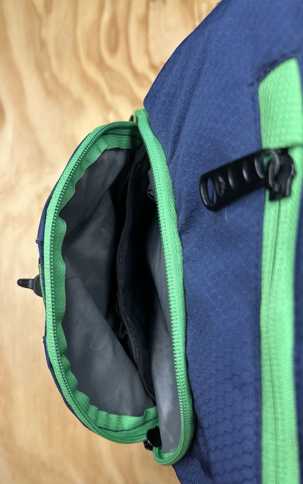 High Sierra Backpack Airflow Cooled Back Strap Suspension System Navy Green