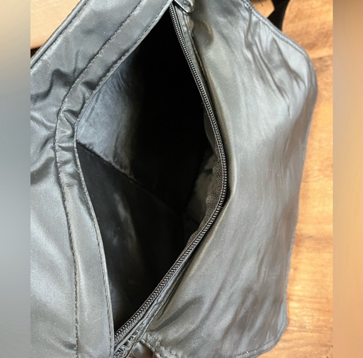 Vintage Y2K Black Nylon Sling Messenger Bag Techwear Quilted Atomic Logo Cyber