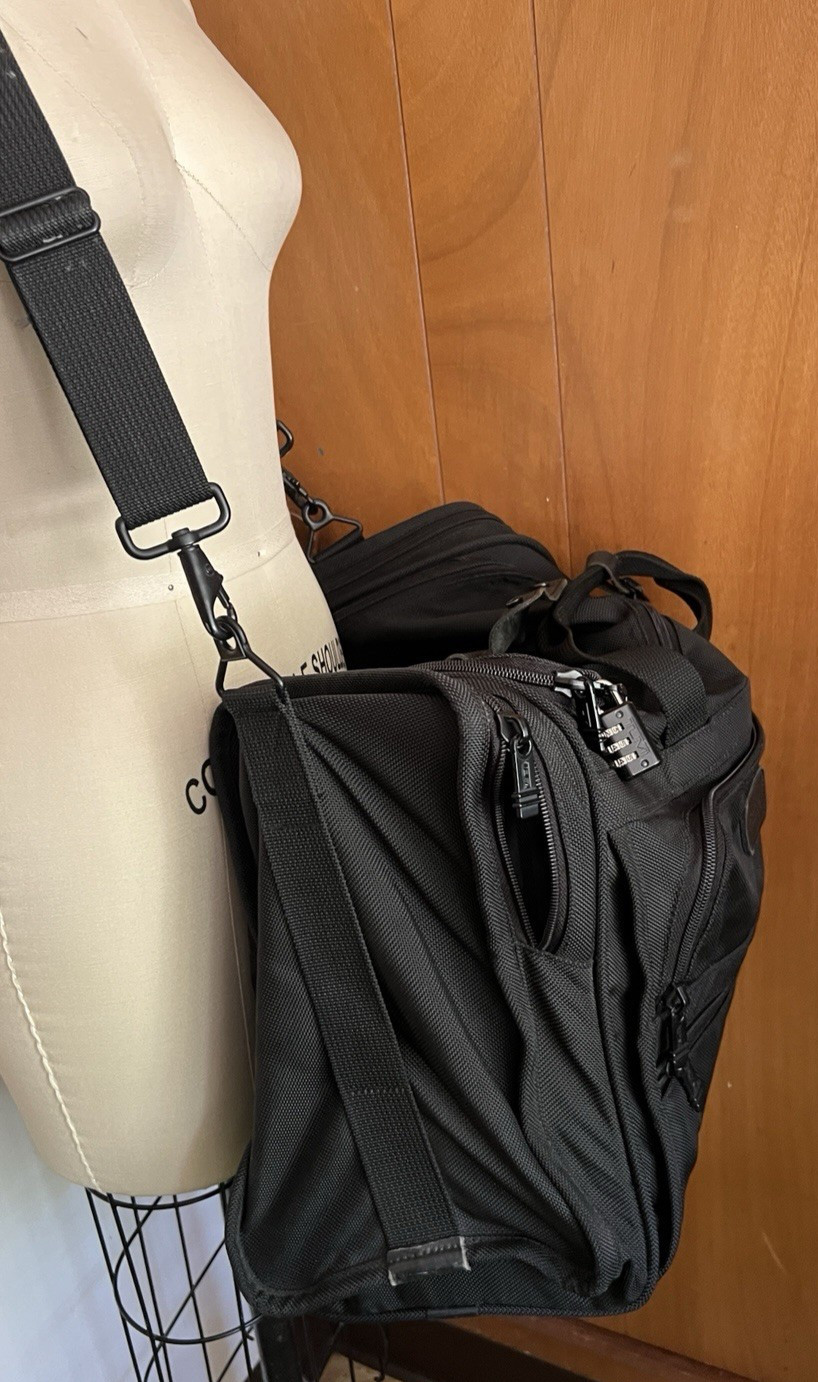 TUMI 222D3 Boston Bag Duffle Golf Weekender Carry On Travel Black Nylon 21″
