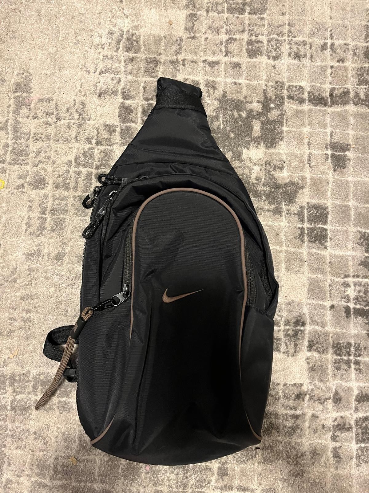Nike 22S Sportswear Essentials Body Sling Bag (8L) Black/Black/Ironstone