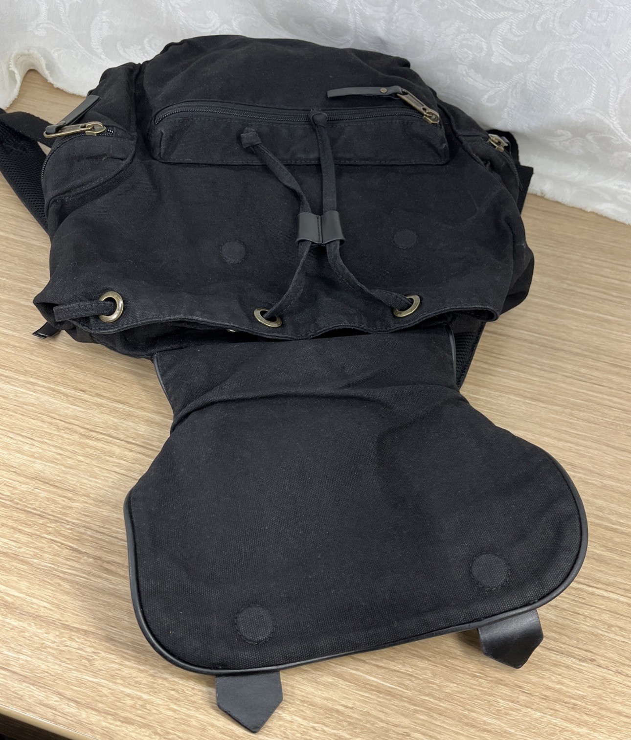 Duluth Trading Co Black Canvas Pockets Drawstring Backpack Magnetic Top Closure