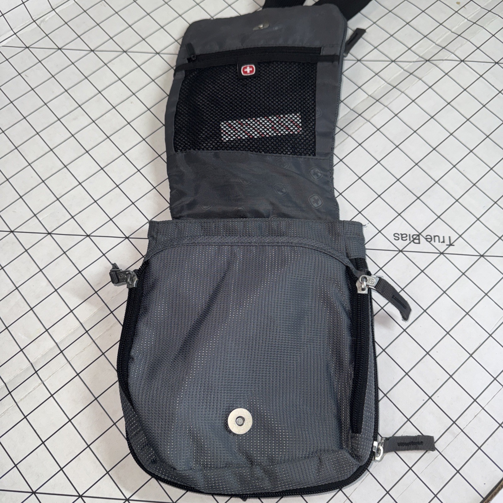 Swissgear Crossbody Small MESSENGER BAG Gray Travel Shoulder Purse