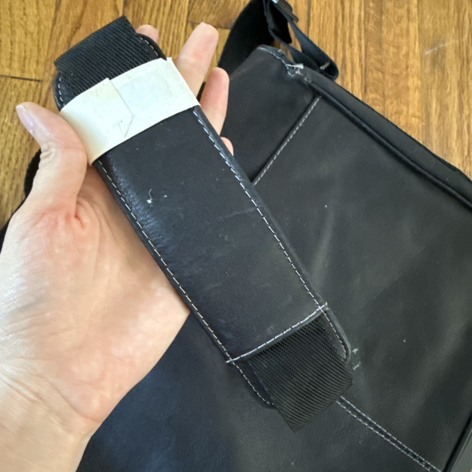 Kenneth Cole Reaction Colombian Leather Messenger Bag