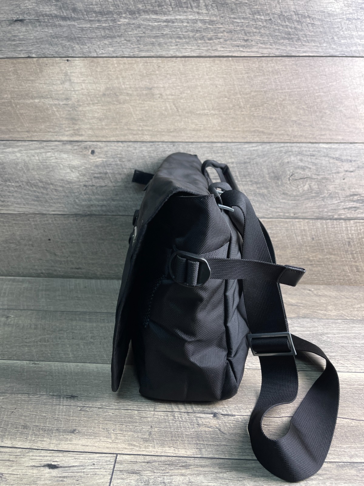 Victorinox Bag Messenger Black Zip Outer Pockets Adjustable Strap Crossbody