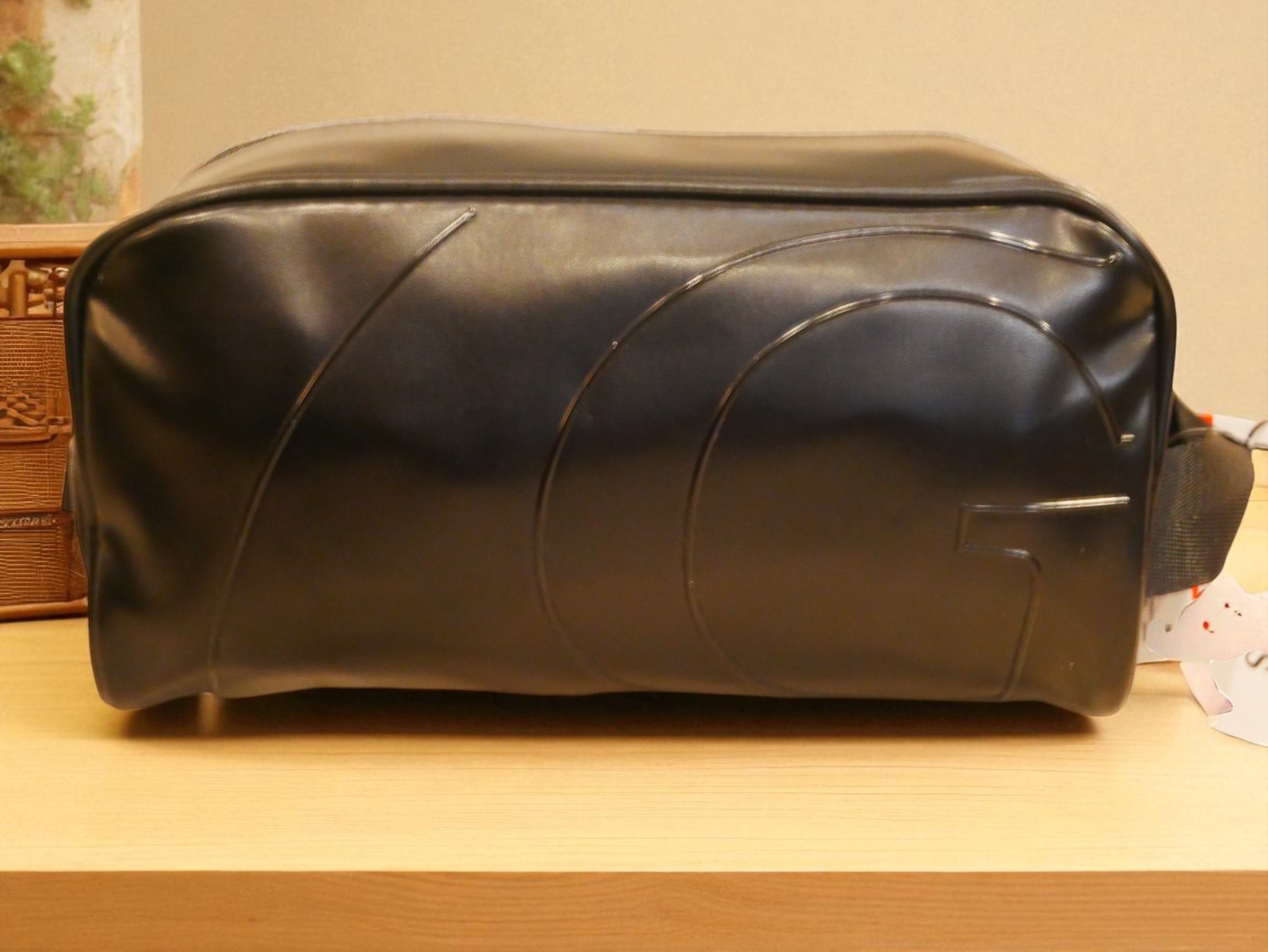 NEW MEDIUM MEN’S GUESS BLACK LEATHER LOGO HANDLE TOILETRY TRAVEL CASE BAG