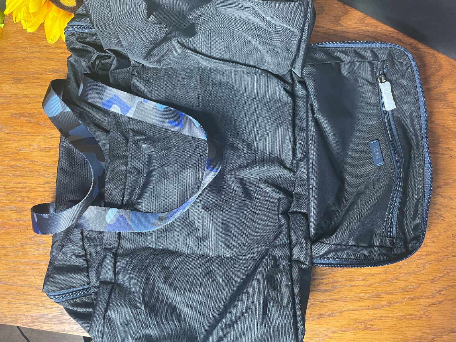 NWT TUMI NAVY CAMO BLACK PACKABLE DUFFLE FOLDABLE DUFFEL TOTE BAG TRAVEL CARRYON