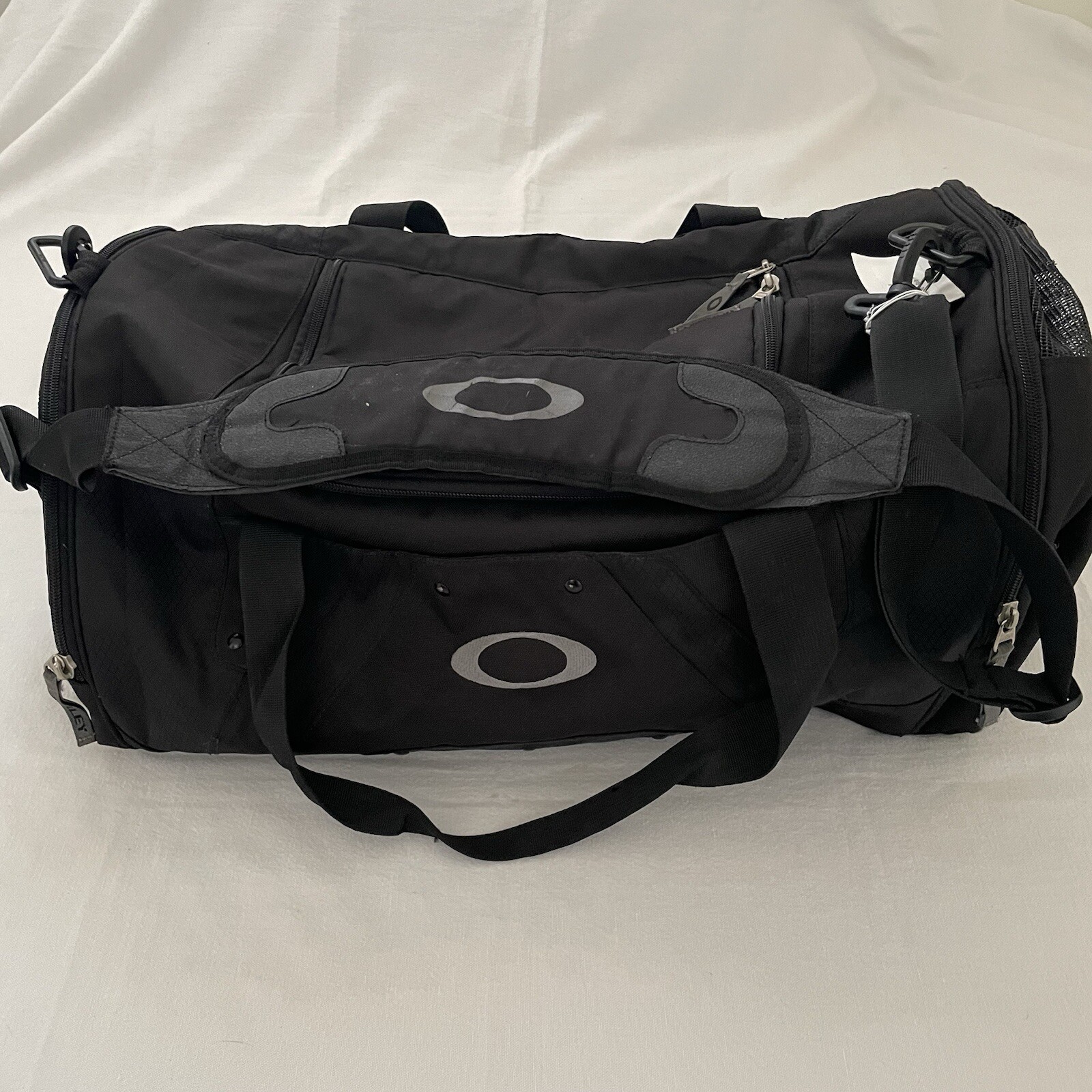 Oakley Duffle Bag Black MEDIUM Size Ad Logo Gym Light Travel Durable Material