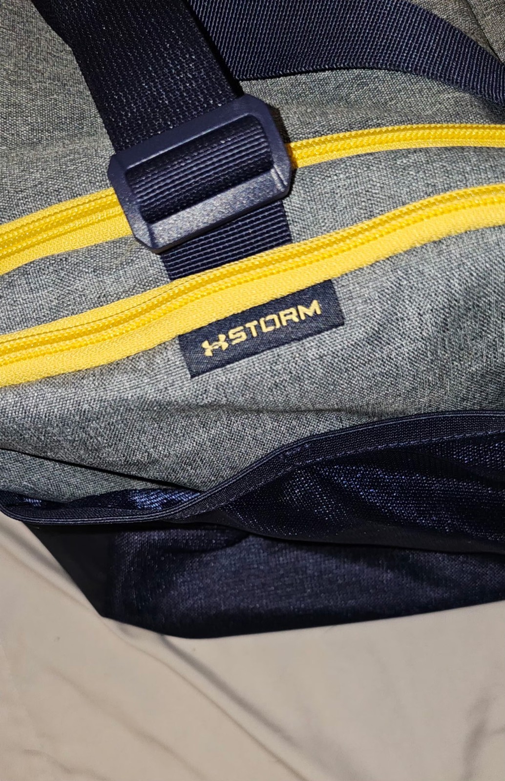 Under Armour Undeniable 5.0 Duffel Bag Gray/Navy/Yellow (21″ x 10″ x 10″)