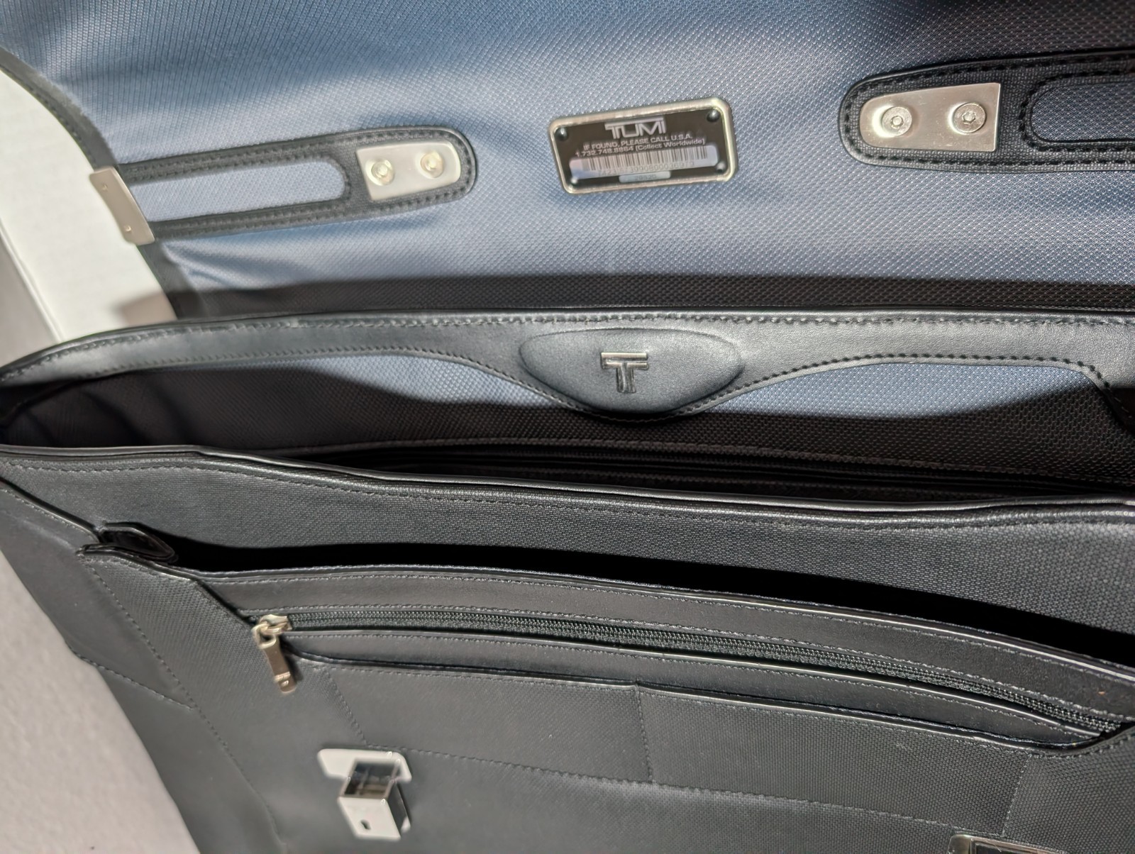 TUMI Business Bag Premium Leather 2952D Brief Case. Super CLEAN!