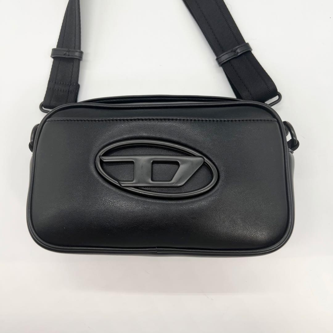 Good condition DIESEL camera bag HOLI-D Oval D leather black